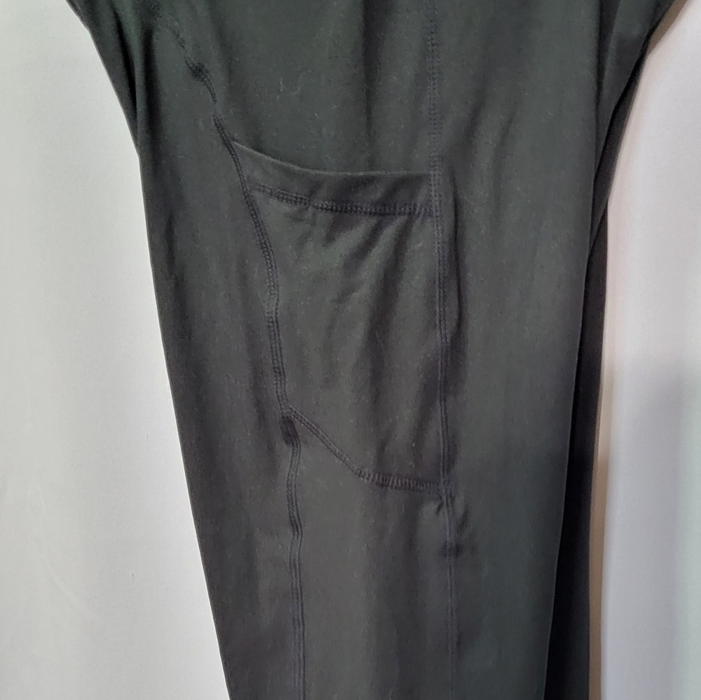 Women's NWOT Black High Waisted Capri Leggings Size 2XL with Pockets - Picture 5 of 7